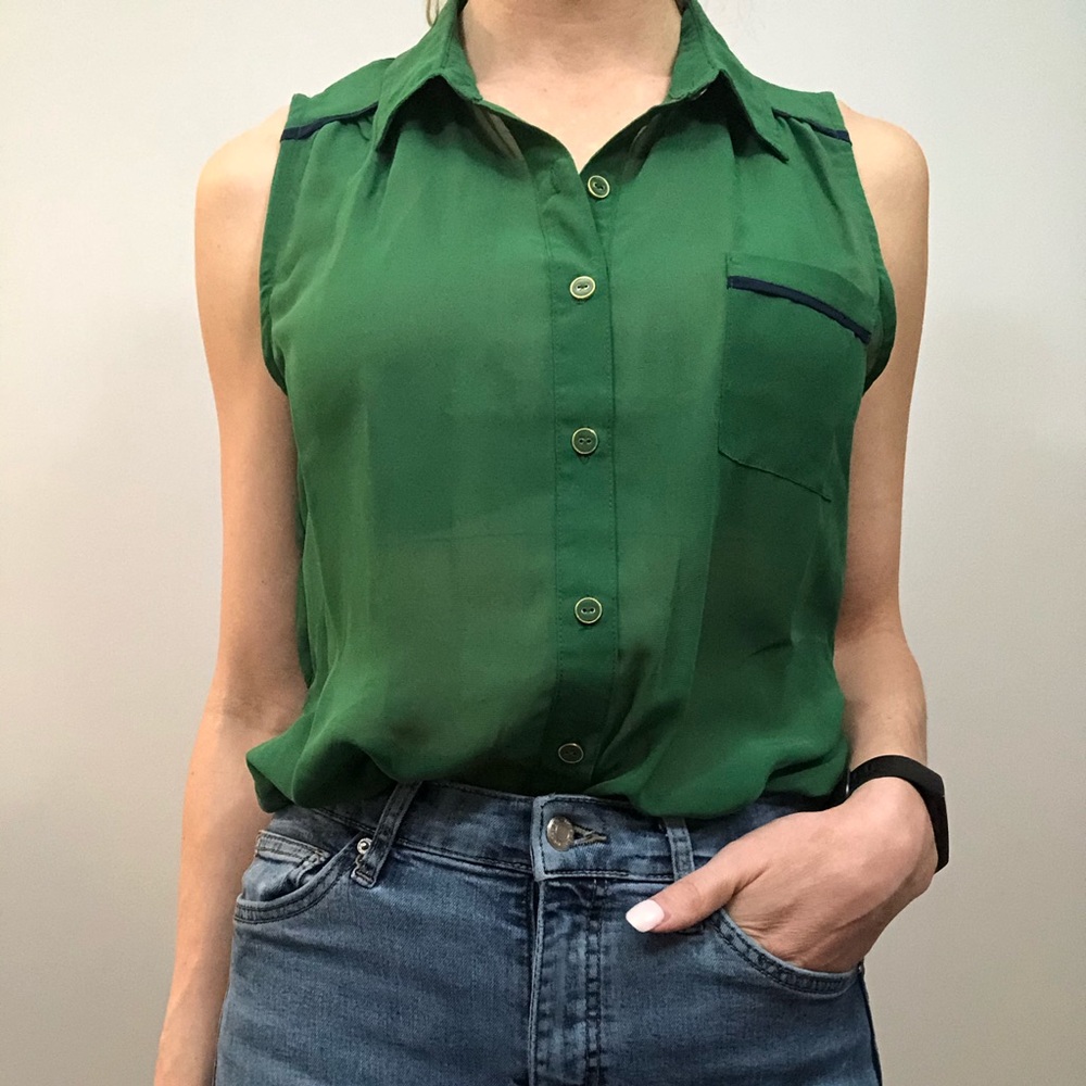 Mine brand, sleeveless button up.